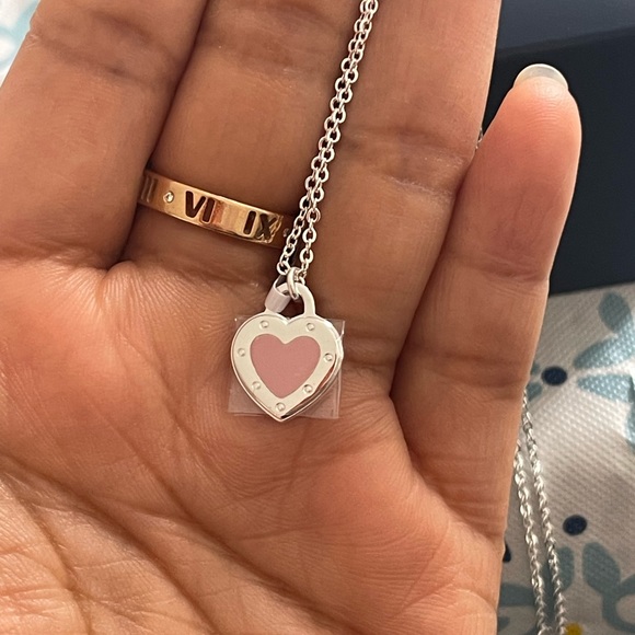 Solid Sterling Silver Classic Style heart necklace - Picture 5 of 11